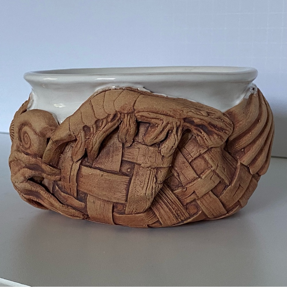 Charlestowne Porcelaine Art Pottery Bowl Leo and Karin Villarom Fish Theme White - Picture 4 of 15